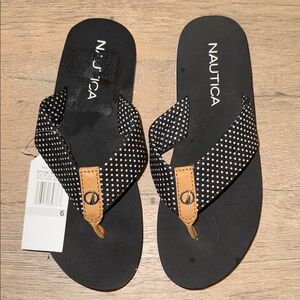 Size 6 Nautica Flip Flop.
